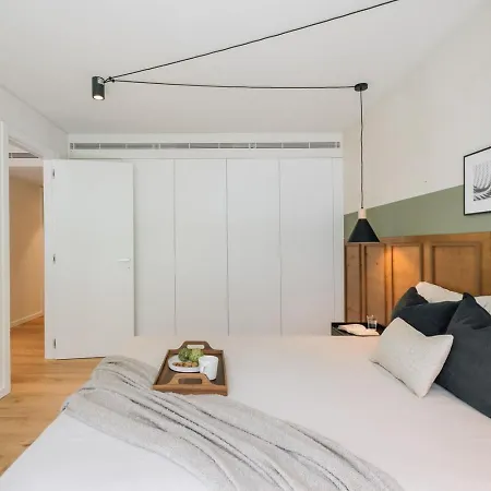 Farol - 1 Bedroom With Pool In Areeiro 리스본