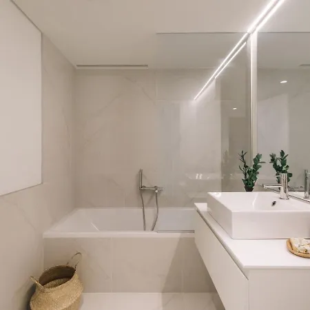 Farol - 1 Bedroom With Pool In Areeiro *