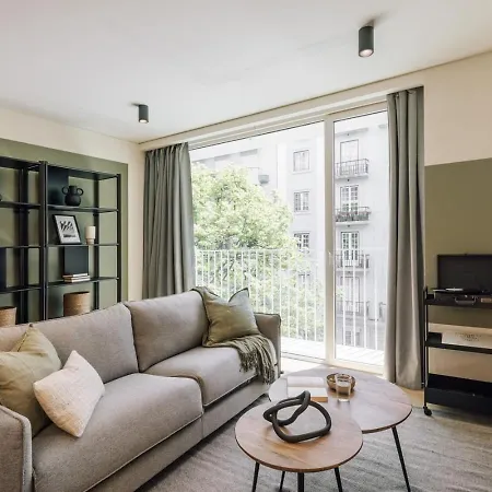 Farol - 1 Bedroom With Pool In Areeiro *