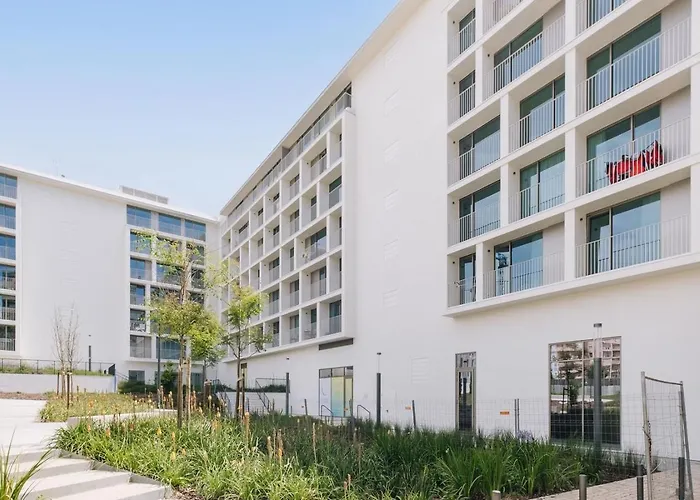 Farol - 1 Bedroom With Pool In Areeiro Daire Lisboa
