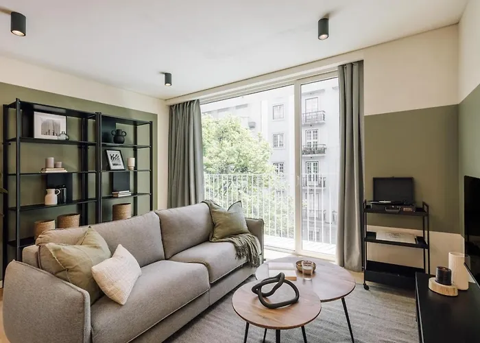 Farol - 1 Bedroom With Pool In Areeiro *